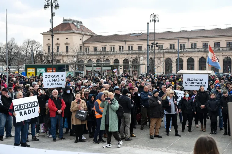 Koronaprosvjed u Zagrebu: 'Koliko jo&scaron; Papa &Scaron;trumf traju dva tjedna?'