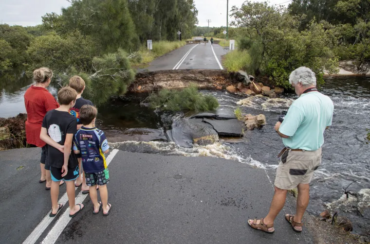 Obilne ki&scaron;e i iznenadne poplave u Australiji: Bujice odnose kuće, cijeli gradovi odsječeni