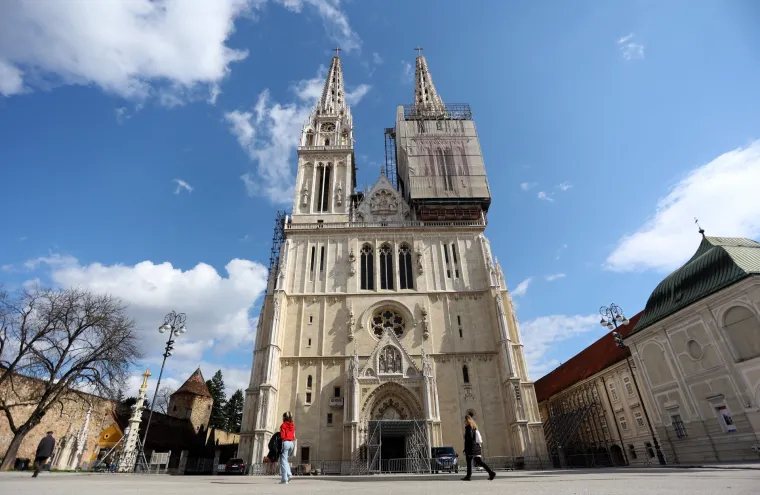 Vijest da je uni&scaron;ten toranj odjeknula je zemljom: Ovo je katedrala godinu dana nakon potresa