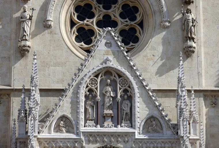 Vijest da je uni&scaron;ten toranj odjeknula je zemljom: Ovo je katedrala godinu dana nakon potresa