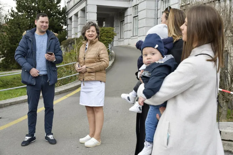 Upoznajte bebe i rodilje koje je razoran potres prije godinu dana otjerao iz Petrove bolnice
