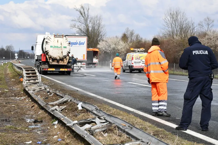 Četvero ljudi je poginulo u prevrtanju kamiona kod Okučana