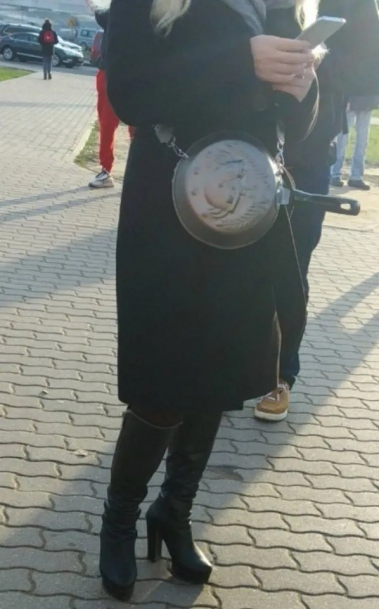 A MISLILI SMO DA SMO VIDJELI SVE... Znamo da svatko ima pravo obući na sebe što god želi, ali ova ekipa bi mogla razmisliti dvaput