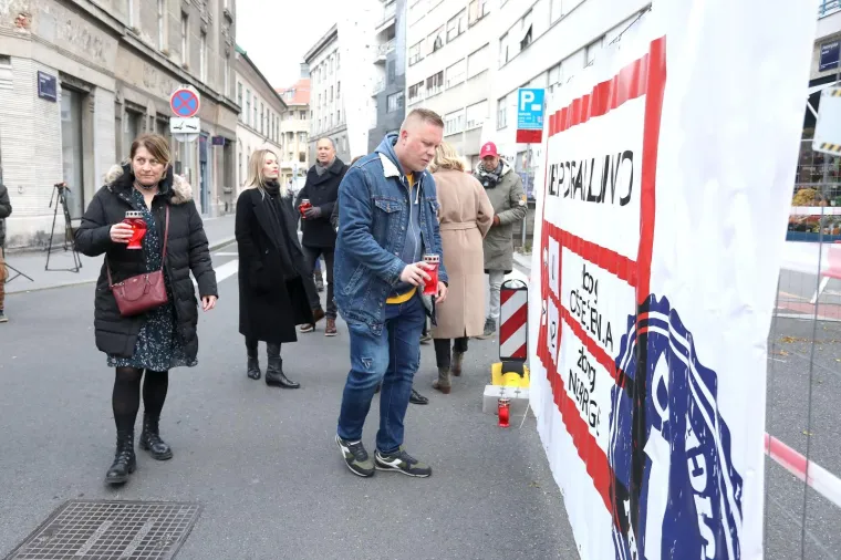 'NEDOPUSTIVO JE DA ZAGREB STOJI GOTOVO NETAKNUT': Godinu dana nakon potresa zapaljene svijeće za 'sve žrtve zakona o obnovi'