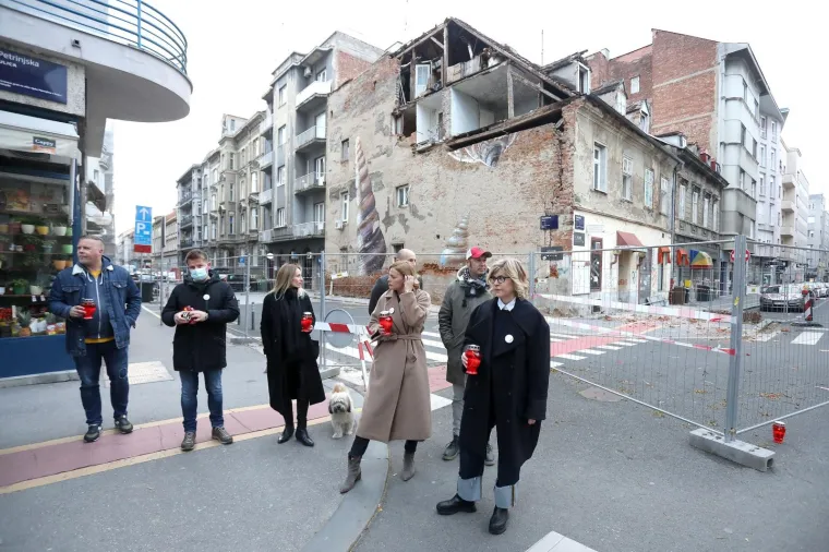 'NEDOPUSTIVO JE DA ZAGREB STOJI GOTOVO NETAKNUT': Godinu dana nakon potresa zapaljene svijeće za 'sve žrtve zakona o obnovi'