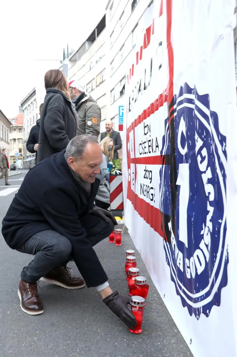 'NEDOPUSTIVO JE DA ZAGREB STOJI GOTOVO NETAKNUT': Godinu dana nakon potresa zapaljene svijeće za 'sve žrtve zakona o obnovi'