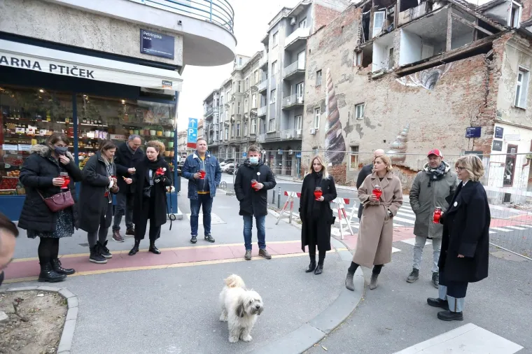 'NEDOPUSTIVO JE DA ZAGREB STOJI GOTOVO NETAKNUT': Godinu dana nakon potresa zapaljene svijeće za 'sve žrtve zakona o obnovi'