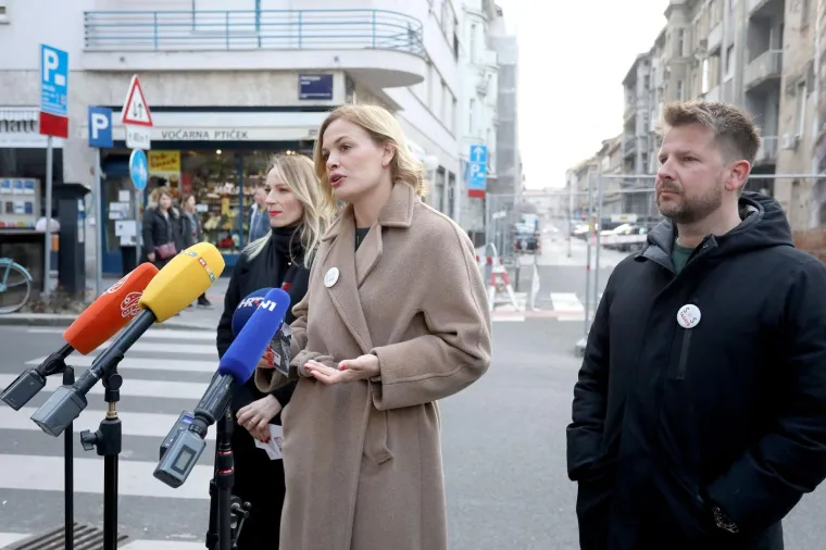 'NEDOPUSTIVO JE DA ZAGREB STOJI GOTOVO NETAKNUT': Godinu dana nakon potresa zapaljene svijeće za 'sve žrtve zakona o obnovi'