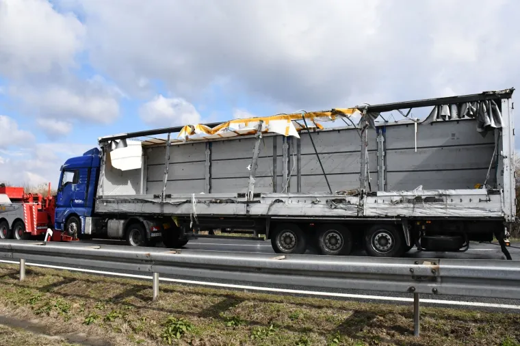U prometnoj nesreći kod Okučana poginulo je četvero ljudi