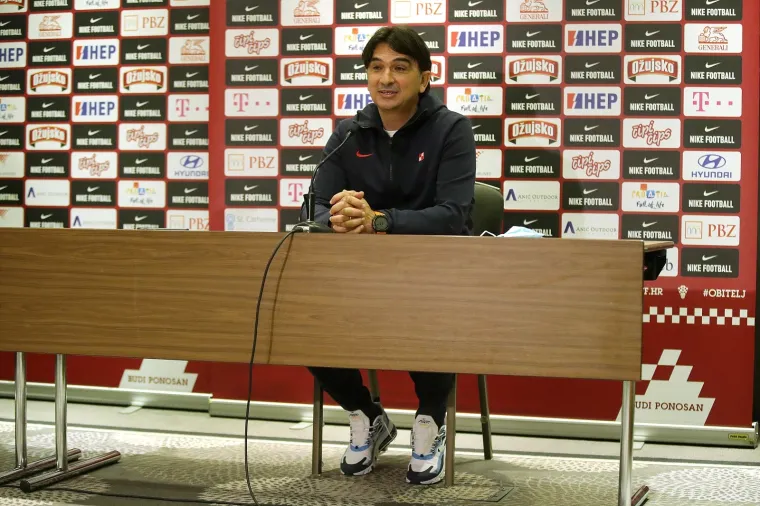 IZBORNIK S MASKOM NA LICU: Strogo po mjerama; Ovako je to izgledalo na presici u Zagrebu