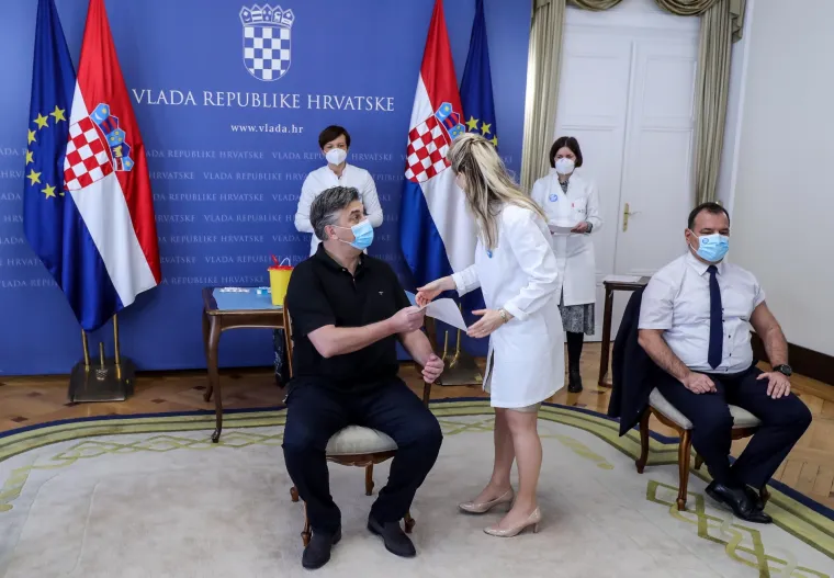 Plenković, Bero&scaron; i Jandroković pred kamerama se cijepili AstraZenecom