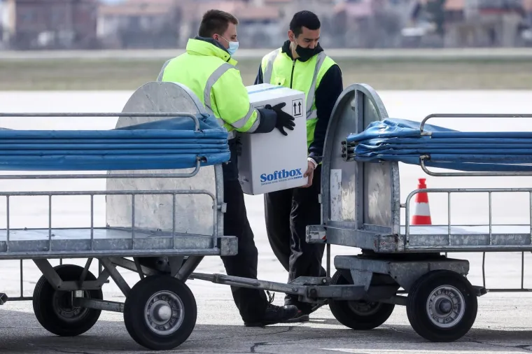Na sarajevski aerodrom sletio je avion u kojem se nalazi 23.400 doza cjepiva BioNTech/Pfizer, koje je Bosna i Hercegovina kupila u okviru mehanizma COVAX.