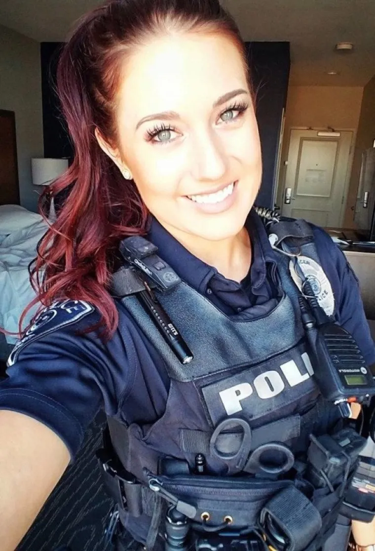 POLICAJKE DILJEM SVIJETA POKAZALE DA SU OPASNE I BEZ ORUŽJA: I uniforme, grudnjaka....