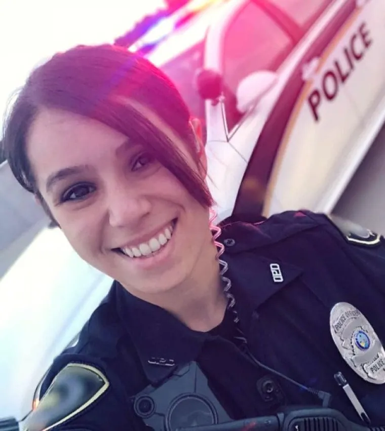 POLICAJKE DILJEM SVIJETA POKAZALE DA SU OPASNE I BEZ ORUŽJA: I uniforme, grudnjaka....