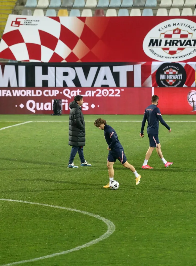 VATRENI ODRADILI POSLJEDNJI TRENING PRED UTAKMICU 'ISKUPLJENJA': Dalić vježbao i obranu i napad; Cipar na Rujevici mora pasti!