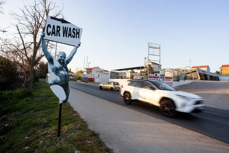 Uvijek nas nasmije: O ovom znaku za autopraonicu u Zadru svi pričaju, a tamo stoji već godinama