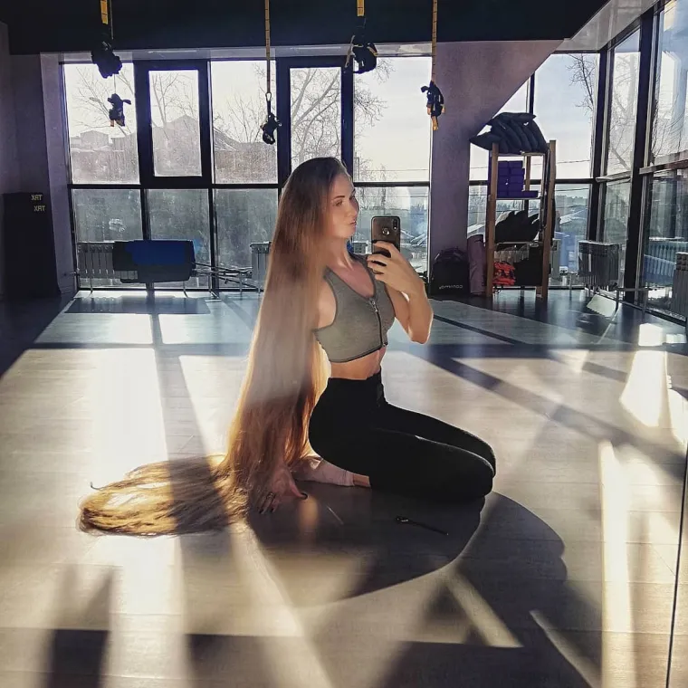 SVAŠTA SMO VIDJELI, ALI OVAKVU KOSU JOŠ NE: Zovu je Matovilka, a kako i ne bi. Pa, pogledajte što uzgaja na glavi!