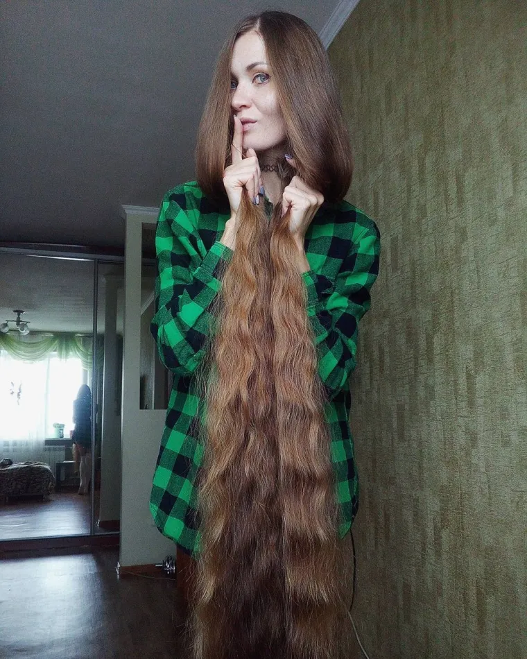 SVAŠTA SMO VIDJELI, ALI OVAKVU KOSU JOŠ NE: Zovu je Matovilka, a kako i ne bi. Pa, pogledajte što uzgaja na glavi!