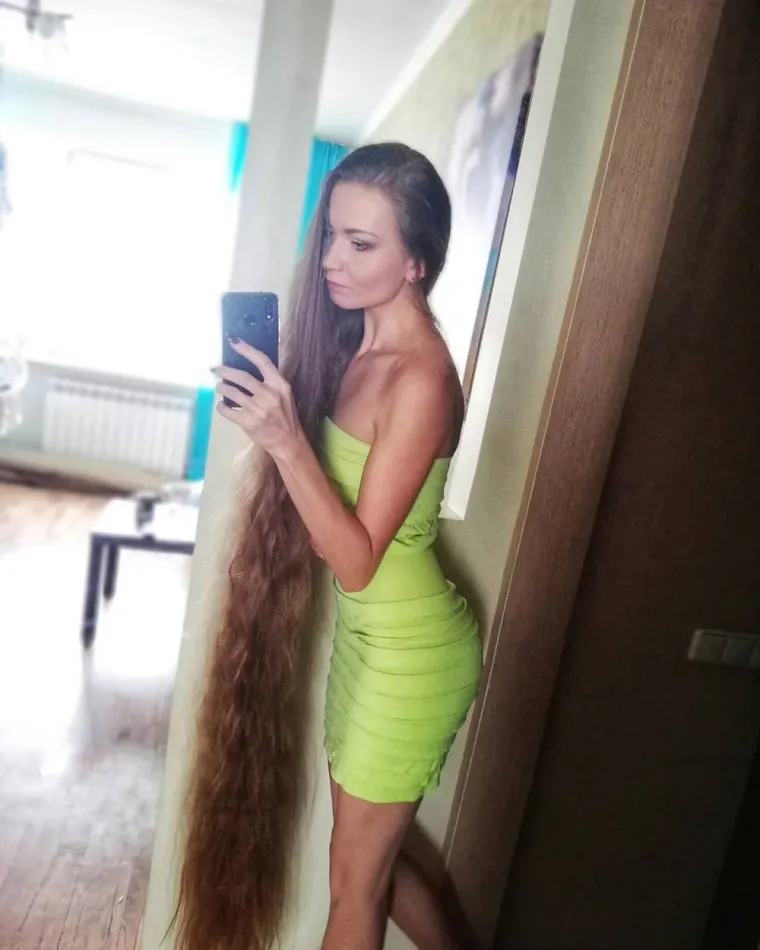 SVAŠTA SMO VIDJELI, ALI OVAKVU KOSU JOŠ NE: Zovu je Matovilka, a kako i ne bi. Pa, pogledajte što uzgaja na glavi!