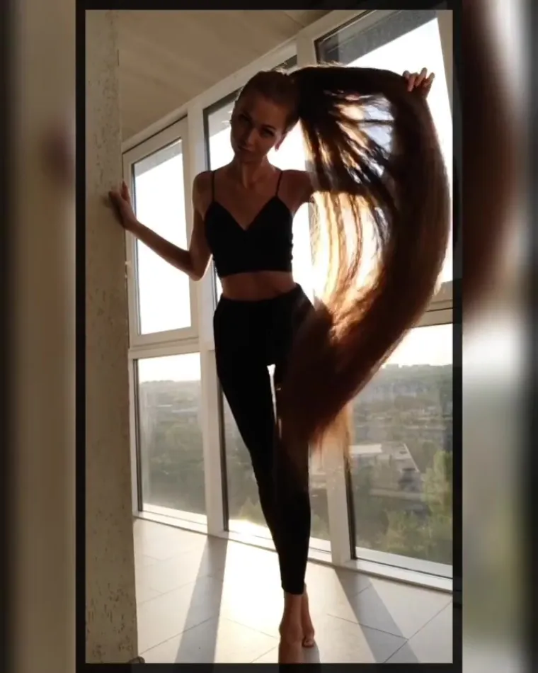 SVAŠTA SMO VIDJELI, ALI OVAKVU KOSU JOŠ NE: Zovu je Matovilka, a kako i ne bi. Pa, pogledajte što uzgaja na glavi!