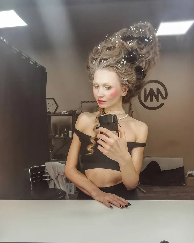 SVAŠTA SMO VIDJELI, ALI OVAKVU KOSU JOŠ NE: Zovu je Matovilka, a kako i ne bi. Pa, pogledajte što uzgaja na glavi!