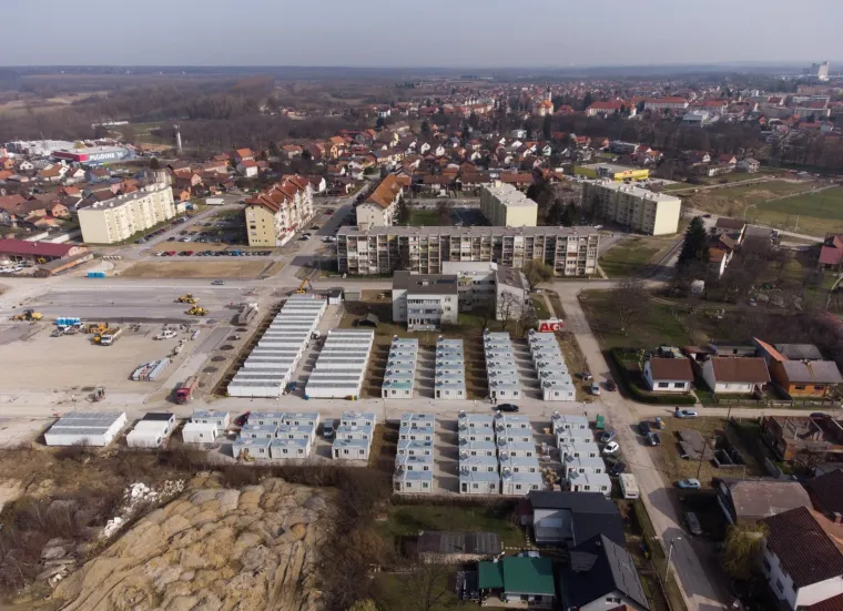 FASCINANTNE FOTOGRAFIJE IZ ZRAKA: Ovdje sada žive Petrinjci čiji domovi su stradali u razornom potresu