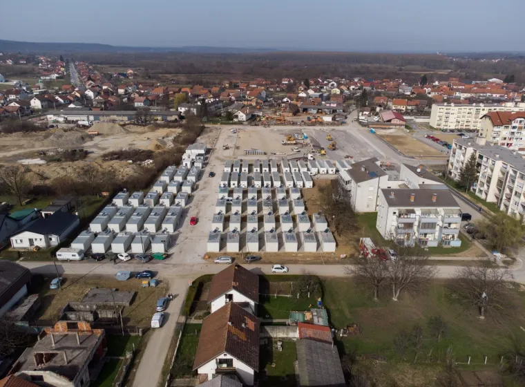 FASCINANTNE FOTOGRAFIJE IZ ZRAKA: Ovdje sada žive Petrinjci čiji domovi su stradali u razornom potresu