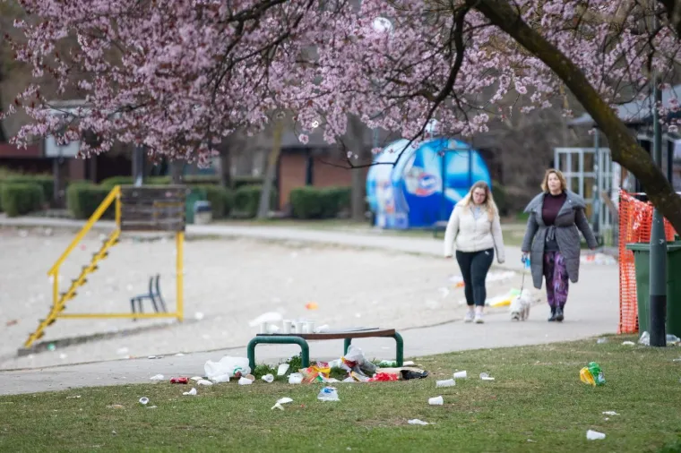 Ružnim prizorima tijekom proljetnog jutra na Jarunu svjedočili su prolaznici.