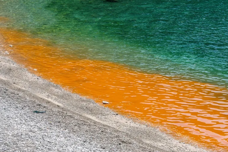 BIZARNE BOJE NA PULSKIM PLAŽAMA: Pogledajte ove prizore; nije ništa misteriozno, uzrok je sasvim očekivan