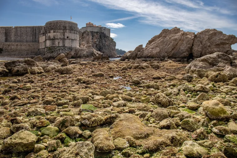 Ovih je dana nekoliko jakih potresa uzdrmalo Jadran, a epicentri većine njih bili su južno od Visa u pojasu između teritorijalnih voda Hrvatske i Italije. Foto: Grgo Jelavić/PIXSELL