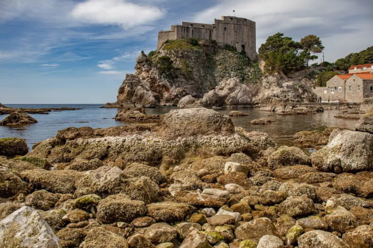 Iako je jug Hrvatske u najvećoj opasnosti od razornih potresa (dovoljno se sjetiti samo povijesnih zapisa o potresu u Dubrovniku ili stonskom potresu iz 1996.), stručnjaci uvjeravaju da nema opasnosti od visokih plimnih valova. Foto: Grgo Jelavić/PIXSELL
