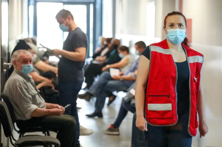 U Osijeku počelo organizirano cijepljenje na tri posebno organizirana punkta