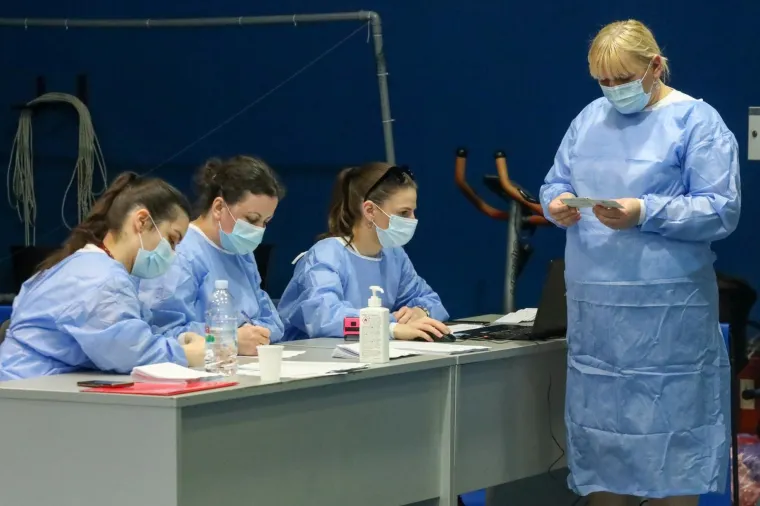 U Osijeku počelo organizirano cijepljenje na tri posebno organizirana punkta