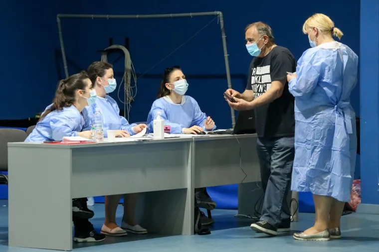 U Osijeku počelo organizirano cijepljenje na tri posebno organizirana punkta