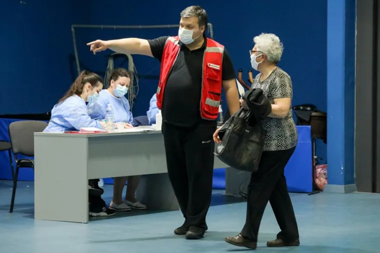 U Osijeku počelo organizirano cijepljenje na tri posebno organizirana punkta