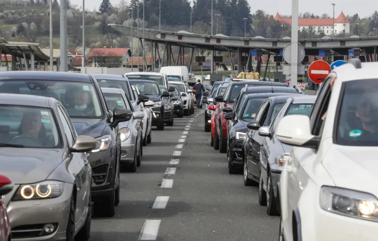 Počeo korona uskrsni vikend, kolone na ulasku u Hrvatsku: Na Bregani se čeka dva sata...