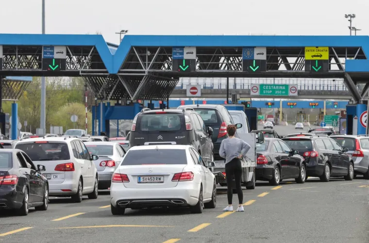 Počeo korona uskrsni vikend, kolone na ulasku u Hrvatsku: Na Bregani se čeka dva sata...