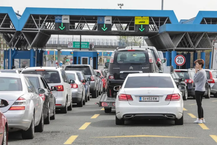 Počeo korona uskrsni vikend, kolone na ulasku u Hrvatsku: Na Bregani se čeka dva sata...