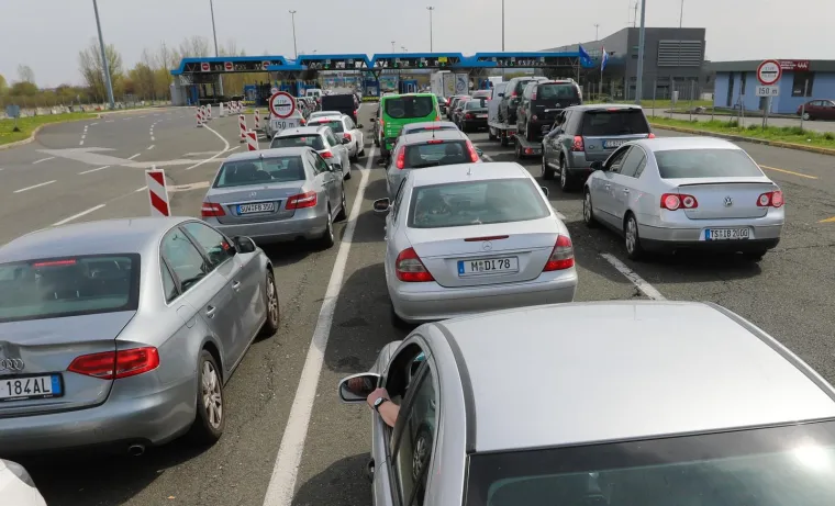Počeo korona uskrsni vikend, kolone na ulasku u Hrvatsku: Na Bregani se čeka dva sata...