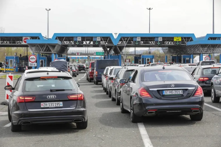 Počeo korona uskrsni vikend, kolone na ulasku u Hrvatsku: Na Bregani se čeka dva sata...