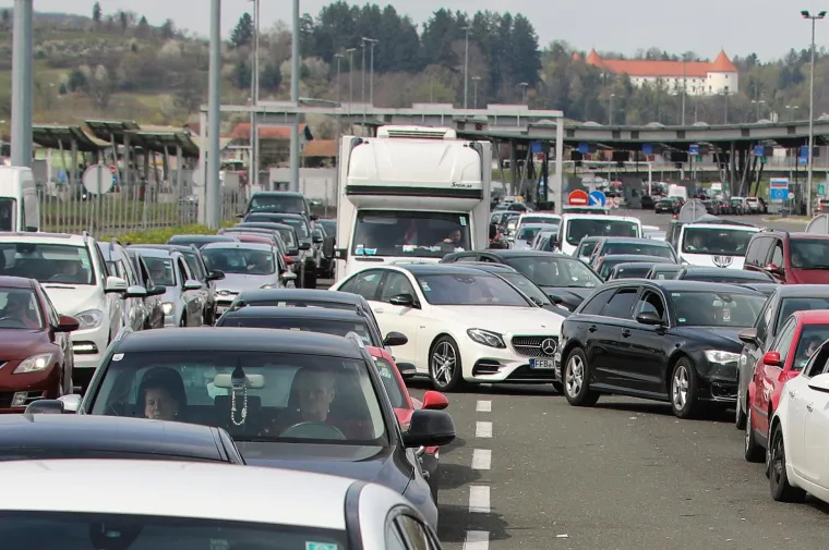 Počeo korona uskrsni vikend, kolone na ulasku u Hrvatsku: Na Bregani se čeka dva sata...