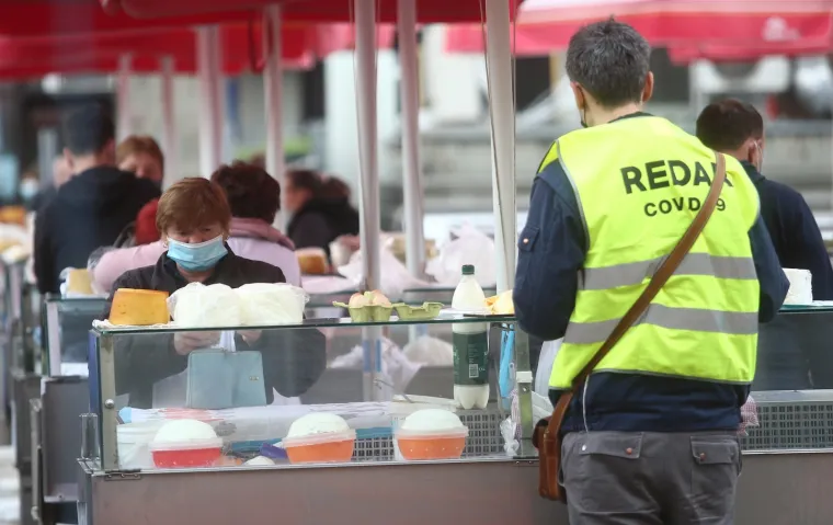 02.04.2021., Zagreb - Na Veliki petak stanovnici posjećuju tržnicu Dolac i ribarnicu kako bi nabavili sve potrebno za Uskrs.
Photo: Matija Habljak/PIXSELL