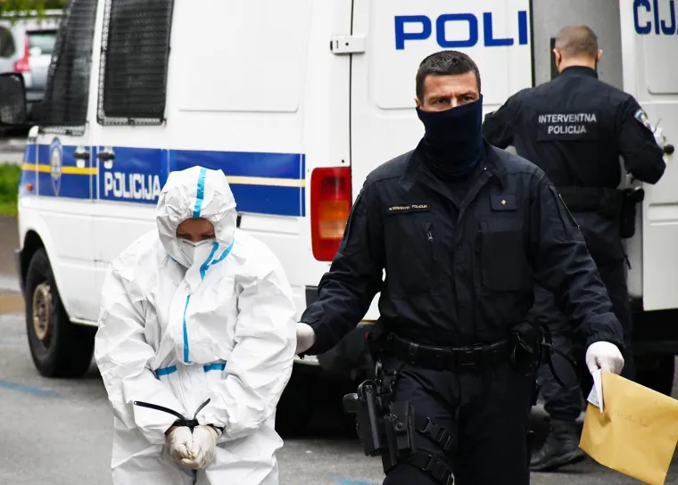 Čeka se odluka o istražnom zatvoru: Majka pretučene djevojčice u lisicama privedena na ispitivanje