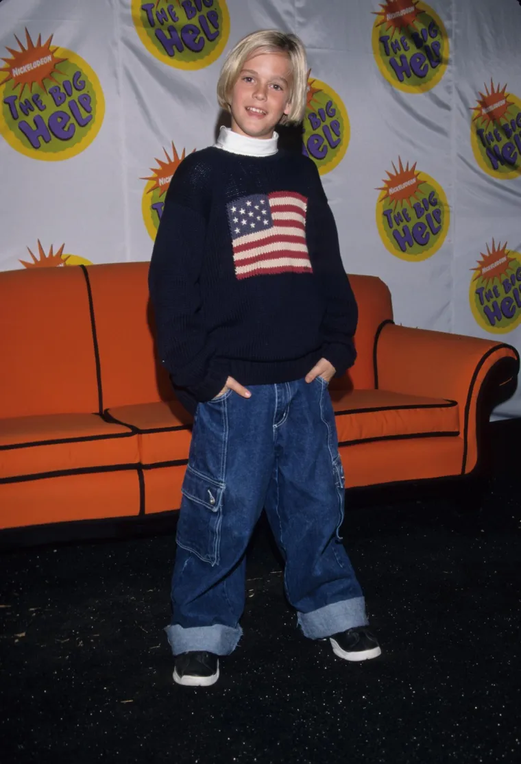 Aaron Carter bio je dječja zvijezda 90-ih, a mlađi je brat slavnog Backstreet Boya Nicka Cartera. Njegovi problemi sa zakonom i opijatima počeli su u tinejdžerskim danima. Nekoliko je puta uhićen zbog posjedovanja marihuane, a mentalno stanje pogoršalo mu se prije dvije godine. Tada je prijetio bratu da će ubiti njegovu trudnu suprugu. pokazao je svoju kolekciju vatrenog oružja, a na društvenim mrežama otkrio je da su mu dijagnosticirani shizofrenija, bipolarni poremećaj, manična depresija i akutna anksioznost.