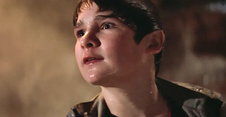 Corey Feldman, teen zvijezda 80-ih, poznat po ulogama u filmovima 'Gremlini' i 'Goonies' bio je velika glumačka nada. No, kada je postao punoljetan, Hollywoodu nije bio toliko zanimljiv, prvenstveno zbog svoje ovisnosti o drogama. Iako se prestao drogirati 1995., često šokira javnost svojim priznanjima iz mladosti. Naime, u nekoliko je navrata tvrdio da su njega i kolegu Coreya Haima drogirali i seksualno zlostavljali holivudski moćnici.