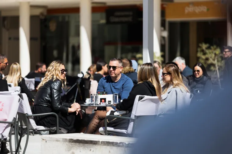 "Maske ni za lijek": U Zadru kao da korona ne postoji