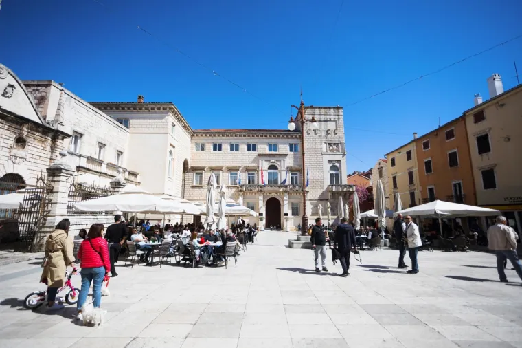 "Maske ni za lijek": U Zadru kao da korona ne postoji