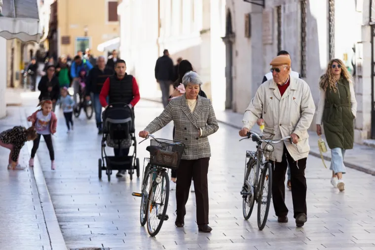 "Maske ni za lijek": U Zadru kao da korona ne postoji