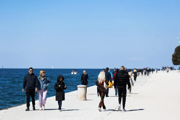"Maske ni za lijek": U Zadru kao da korona ne postoji