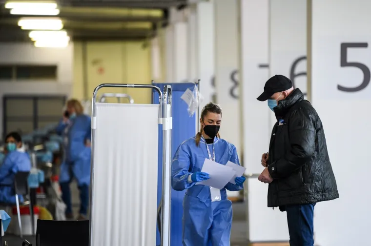 ZAPOČELO CIJEPLJENJE NA ZAGREBAČKOM VELESAJMU: Pogledajte kako izgleda imunizacija protiv koronavirusa